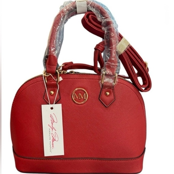 Marilyn Monroe Signature Red Dome Purse Bag
Crossbody Removable Straps Red Gold - Picture 2 of 9